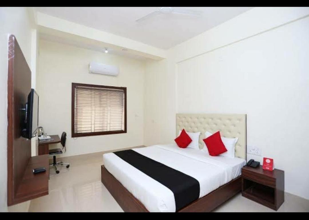 Triple Tree Hotel & Resorts Bhubaneswar Exterior foto